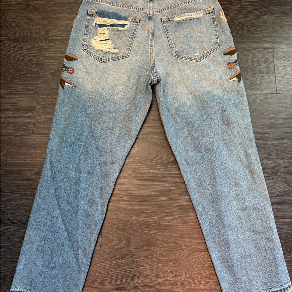 Abercrombie & Fitch Floral Embroidered Blue Jeans - Picture 4 of 6